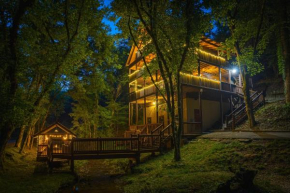 Voted #1 Cabin in Smokys! Spa, Arcade, Private, Creek, King Beds